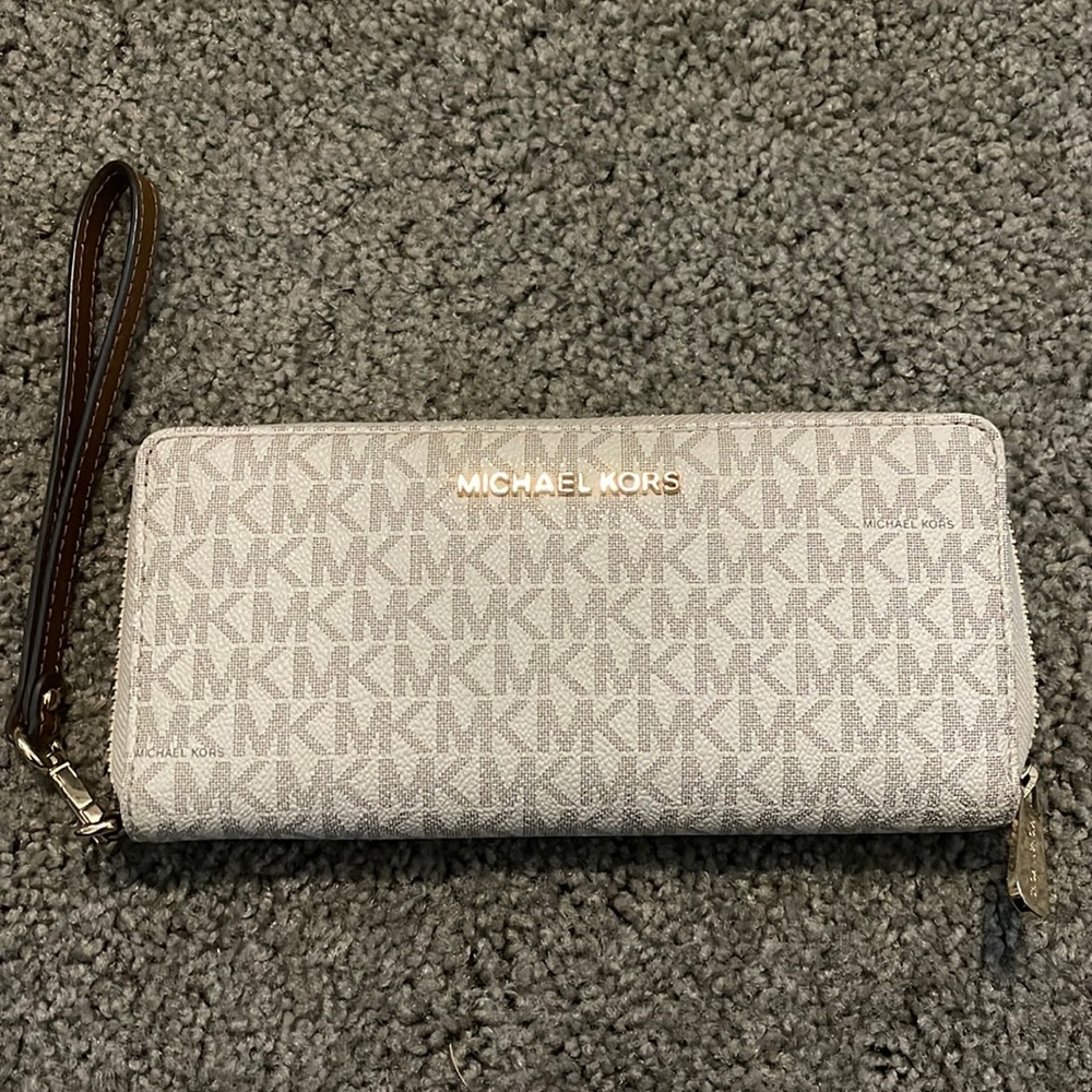 Michael Kors Cream MK Wristlet